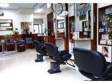 パッピー理・美容院の雰囲気(明るく落ち着いた雰囲気の店内で、ゆったりお過ごしください。)