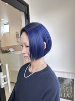 ハイク(HYKE)&nbsp;コンパクトシルエットのブルーボブ