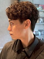 ブロック(bloc)&nbsp;ツイストスパイラルパーマ センターパート ツーブロック 20代