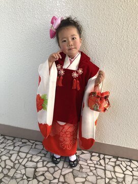 パリスパート2 七五三 少し 高め 毛先 カール お団子 ヘアアレンジ