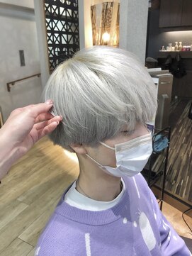 ロア 福岡天神本店(LORE) シルバーホワイト◎natsu