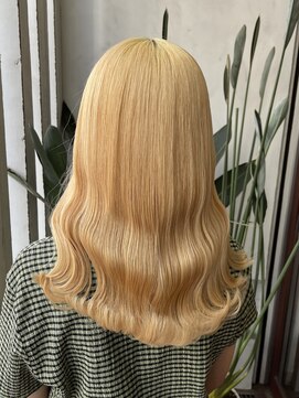 アン(Hair make un) 【ホワイトカラー】抜きっぱなしブロンド♪