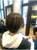 小顔ショート筋感ハイライト耳掛け ミルクティーベージュ
