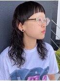 マッシュバングオン眉ルーズなウェーブパーマ