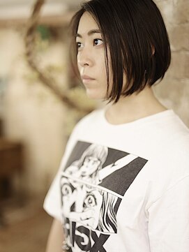 マギーヘア(magiy hair) magiyhair 【 nico】 シンプル前下がりボブ