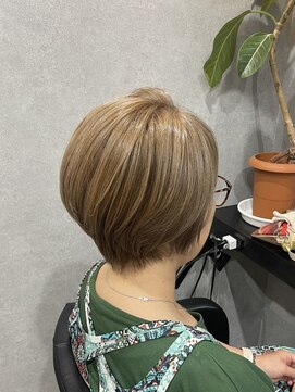 アットヘアー 上里イオン店 ショートボブ