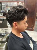 フォーコーナーズカットショップスリーセント 栄(FourCornersCutShop 3/cent) ラルフカール/テーパーフェード/スパイラルパーマ