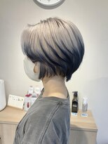 テトラ バイ ネオリーブ 横浜西口店(tetra by neolive)&nbsp;ルーツカラー デザイン ネイビーブルー 丸みショート 横浜★