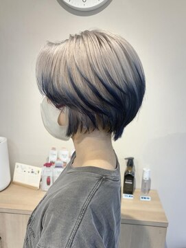 テトラ バイ ネオリーブ 横浜西口店(tetra by neolive) ルーツカラー デザイン ネイビーブルー 丸みショート 横浜★