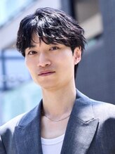 ブルニール 心斎橋(BLEUNIR)&nbsp;フェザーパーマ　センターパート　アップバング　韓国ヘアメンズ