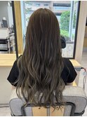 オリーブベージュ