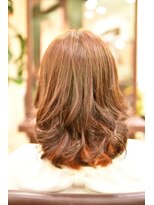 アンクルート(eNcroute) ひし形シルエットオレンジブロックカラー立体カールセミ