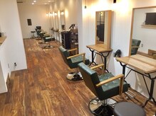 ディープ ヘアースペース(Deep hair space)の雰囲気（広い店内でゆったりとくつろぎのお時間をお過ごし下さい♪）