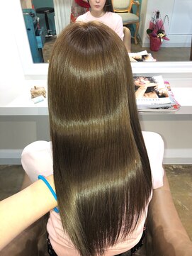 エムスリーディー アルル 赤坂店(M3D alulu) 透明感たっぷりオリーブカラー★