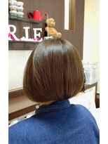 マリーインターナショナル 浦添店(MARIE INTERNATIONAL)&nbsp;前下がりボブショートボブベージュブラウン