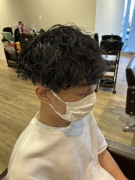 エヌプラス(N+) 刈り上げセンターパートサーフカールブルーブラッフェザーパーマ