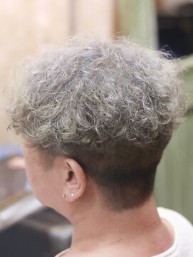 キミ(kimi) 【kimi自由が丘】ケアブリーチ × ホワイトグレージュ