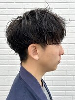 ヒュイル バイ ニアウ(Hwyl by Niau) シャドウパーマメンズカットパーマカラー波巻きスパイラルパーマ