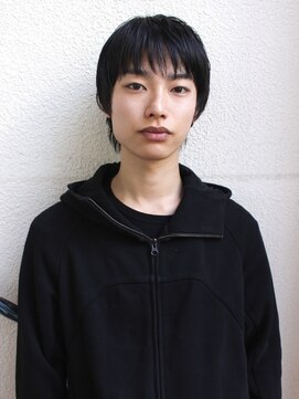 オーオ シカシカ(OOO YY) ナチュラルな動きで洗練された雰囲気のメンズショートウルフ