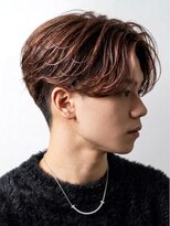 ミヤビ(MIYAVI)&nbsp;ナチュラルセンターパートフェザーパーマニュアンスパーマ