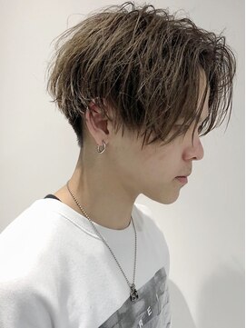 ザ サードヘアー 柏(THE 3rd HAIR) 横顔前下がりセンターパートコンマヘア