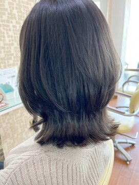 アークスヘアー ナチュラルブルーアッシュくびれ外ハネ肩ラインモテ髪