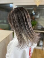 リア(riah) ホワイトバレイヤージュ/カーキグレージュ/デザインカラー