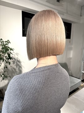 ニュート(Neut ) ボブ/ハイトーン/ブリーチ2回/ホワイトベージュ