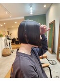 前髪なし前下がりボブ
