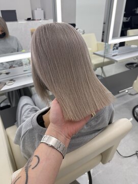 テイス 新宿(TACE) ミルクティーベージュ [美髪/ホワイトブロンド/イメチェン/新宿]