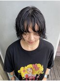 ショートウルフパーマミニボブシースルーバング黒髪