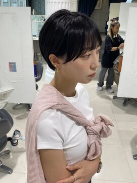 エアー 青山(AIR) 30代40代小顔ヘアハンサムコンパクト丸みショートボブ