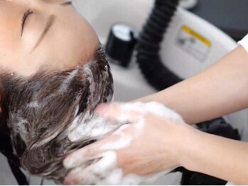 シイカ(siica)の写真/お客様に合わせたヘッドスパで頭皮や髪を集中ケア!リンパ流れを良くしスッキリとした印象に#金沢#髪質改善