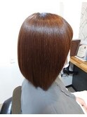 ショートヘアレッドブラウン大人可愛いショートボブ