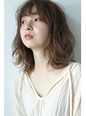 リラックスな質感の柔らかミディ