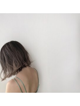 ルッソ チアロ(Lusso chiaro) デザインカラー×外ハネミディアム◎30代40代50代