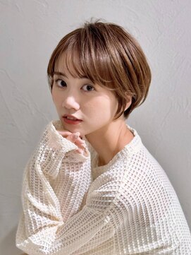 アンド ストーリーズ(&STORIES) 前髪あり耳掛け丸みくびれショートボブ20代30代40代50代(蘭)