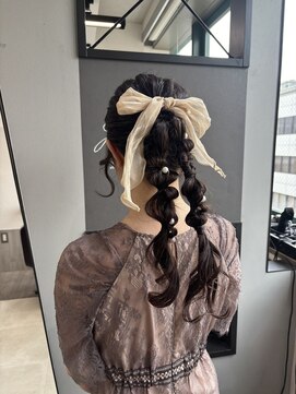 ジルバイジゼル(JILL by GiseL) ポニーテールツインアレンジ