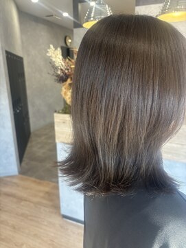 エレノア 越谷(Eleanor) 大人ナチュラル外ハネ/白髪ぼかし/モーヴベージュ