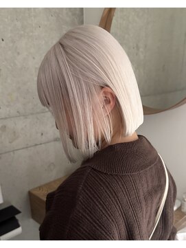 モニカ(MONIQA) ホワイト