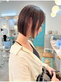 大人可愛い前髪アリ前下がりボブ