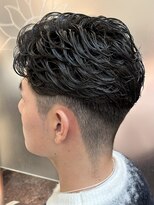 ゼロスバーバー(0's BARBER SHOP)&nbsp;ビジネスパーマ/ニュアンス/フェザー/ワンカール/メンズパーマ