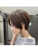 横顔がきれいに見える大人かわいいショート