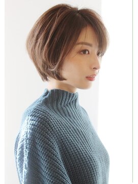 レウナ 外苑前(Reuna) 30代40代50代大人可愛いひし形ショートボブ 前下がり