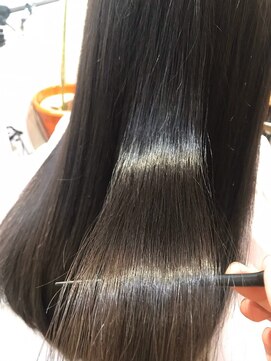 リラ バイ クオーレ(LIRA by CUORE) 酸性縮毛矯正