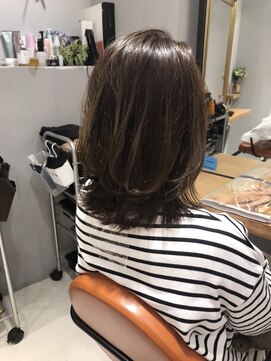 ミッシェル アフロート(michelle afloat) 20代30代40代小顔ふんわり動き簡単まとまるツヤのカーブカット