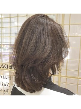 テラス アヴェダ 大丸心斎橋店(Terrace AVEDA) 前上がりレイヤースタイル