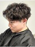 センターパートツイストスパイラルパーマメンズ波巻きパーマ