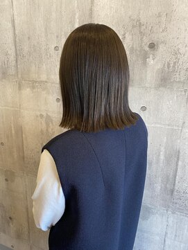 アーチ(ARCH) 艶ありグレージュ×ぱつんミディアム《ARCH CHIAKI》