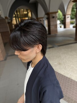 コスアンドコウ 横浜山下(Cos&Co.) 毛流れセンターパート